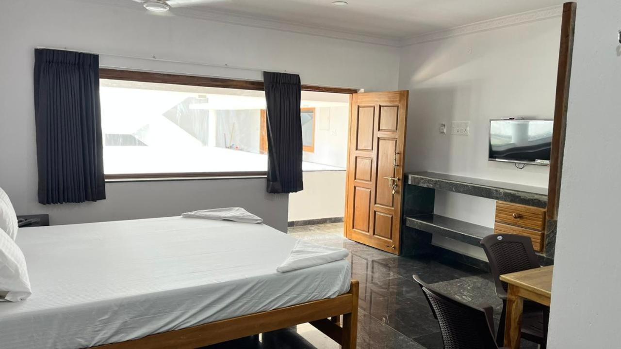 Anand Beach Guesthouse By Moonrocks Mahabalipuram Bagian luar foto